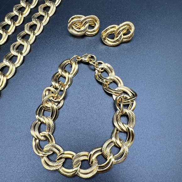 Vintage Trifari Gold Tone Double Curb Link Chain Necklace Bracelet Earrings set - Picture 2 of 13